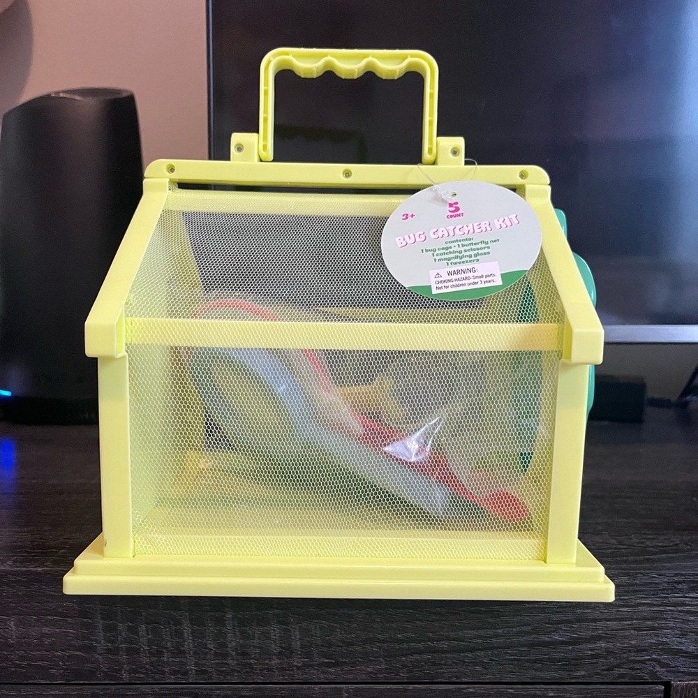 Target Bullseye Bug Catcher House Kit 🪲